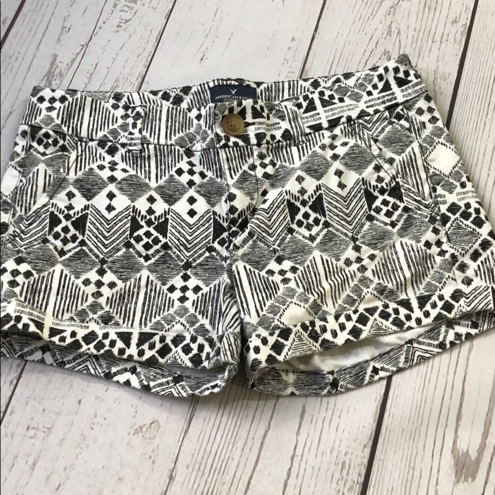 American Eagle Blank and White Print Shorts